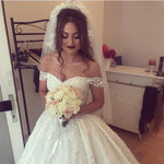 Afbeelding in Gallery-weergave laden, Chic Lace Appliques Sweetheart Ball Gown Wedding Dresses Off The Shoulder
