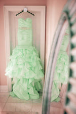 Afbeelding in Gallery-weergave laden, Sweetheart Organza Ruffles Mermaid Wedding Dresses 2017
