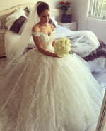 Cargar imagen en el visor de la galería, Lace-V-neck-Wedding-Dresses

