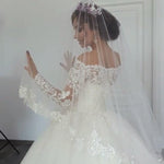 Cargar imagen en el visor de la galería, Vintage Long Sleeves Lace Wedding Ball Gown Dresses For Bride
