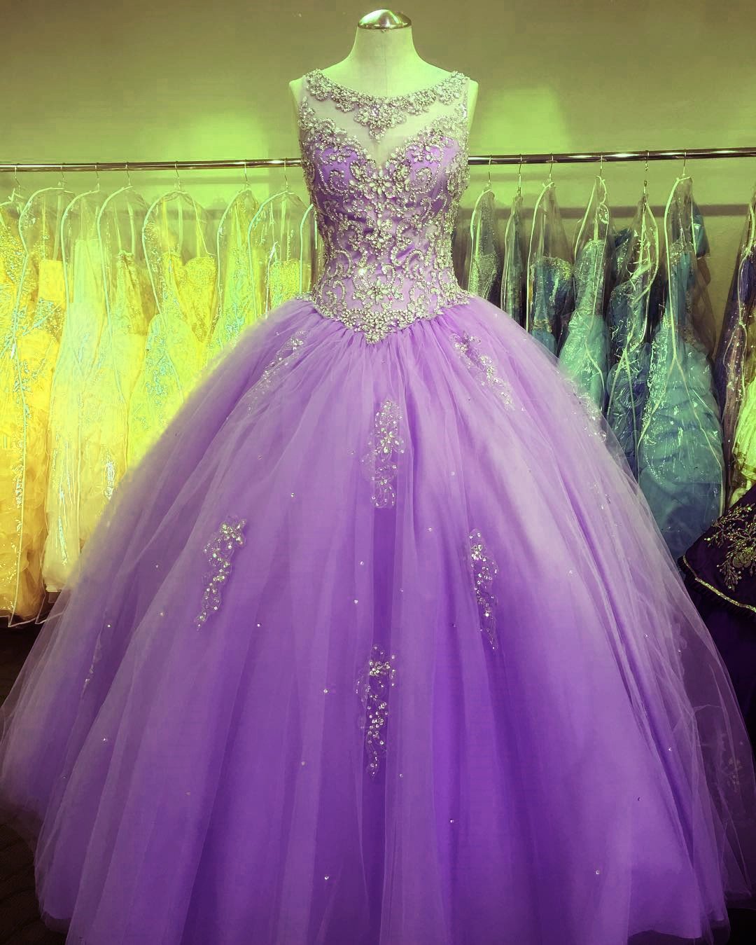 Crystal Beaded Scoop Neck Tulle Quinceanera Dresses Ball Gowns 2017