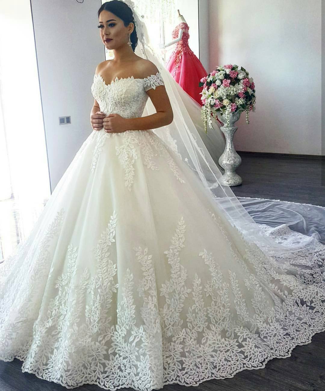 Vintage V-neck Off The Shoulder Lace Wedding Ball Gown Dresses 2018