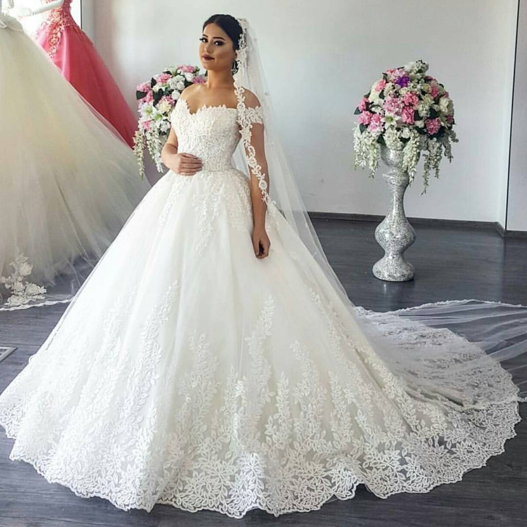Vintage V-neck Off The Shoulder Lace Wedding Ball Gown Dresses 2018