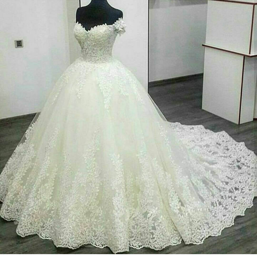 Vintage V-neck Off The Shoulder Lace Wedding Ball Gown Dresses 2018