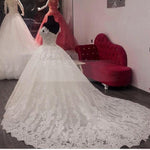 Cargar imagen en el visor de la galería, Vintage V-neck Off The Shoulder Lace Wedding Ball Gown Dresses 2018
