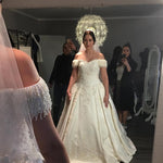 Cargar imagen en el visor de la galería, Off The Shoulder Satin Ball Gowns Wedding Dresses Lace Appliques With Tassel
