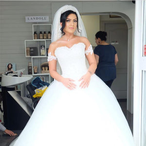 Lace Appliques Sweetheart Tulle Wedding Ball Gown Dresses With Removable Straps