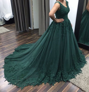 Elegant Lace Appliques V-neck Tulle Empire Prom Dresses Ball Gowns
