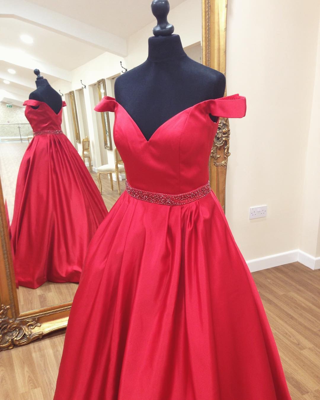 Off The Shoulder Sweetheart Long Satin Prom Dresses Ball Gowns