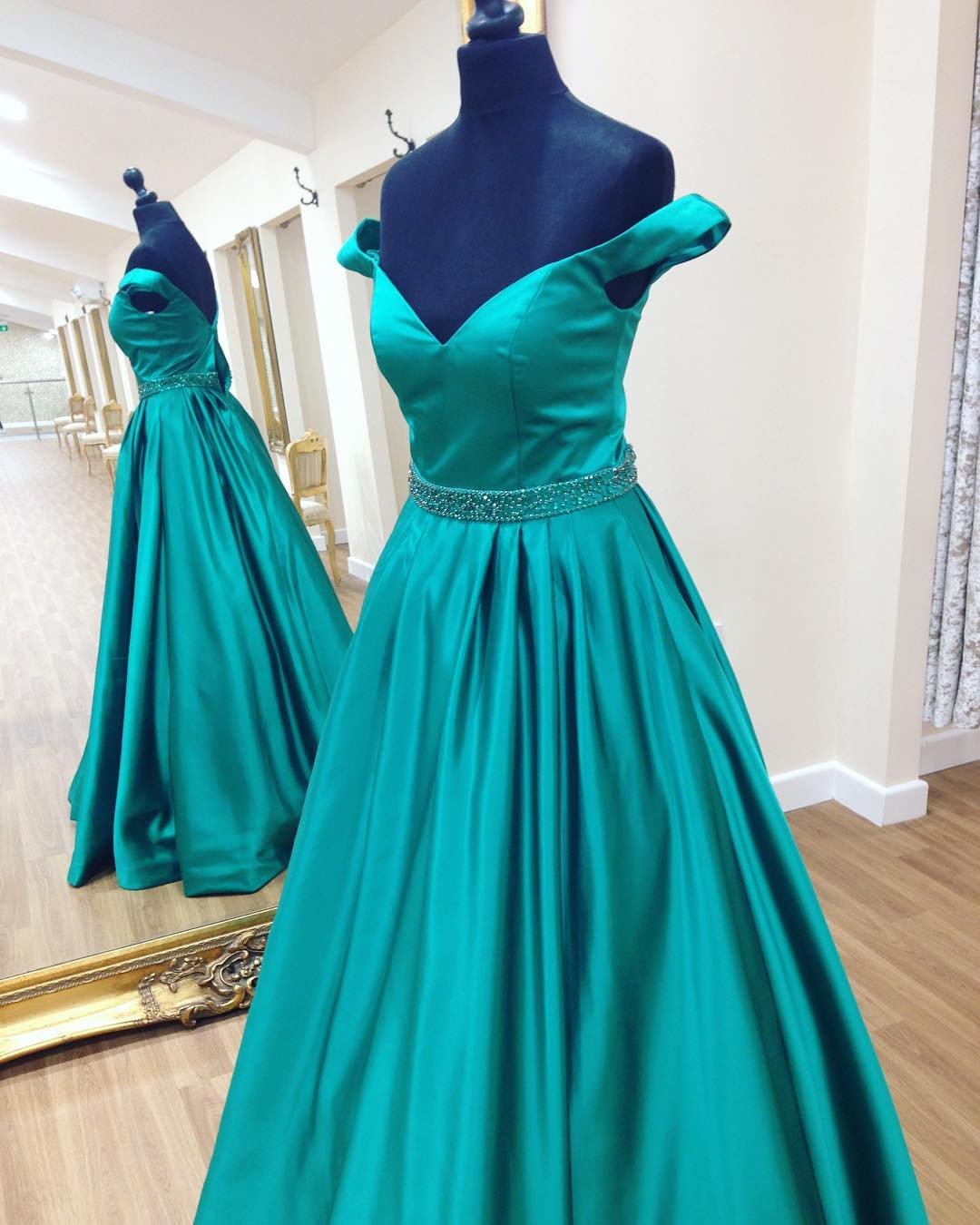 Off The Shoulder Sweetheart Long Satin Prom Dresses Ball Gowns