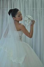 Load image into Gallery viewer, Lace Pearl Beaded Sweetheart Ball Gown Wedding Dresses For Bride
