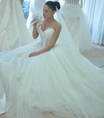 Load image into Gallery viewer, Lace Pearl Beaded Sweetheart Ball Gown Wedding Dresses For Bride
