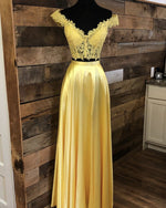 Afbeelding in Gallery-weergave laden, Off The Shoulder Lace Crop Long Prom Dresses Two Piece
