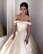 Load image into Gallery viewer, Champagne Quinceanera Dresses Ball Gowns Lace Sweetheart
