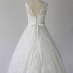 Load image into Gallery viewer, vintage cap sleeves v neck lace princess wedding dresses 2017
