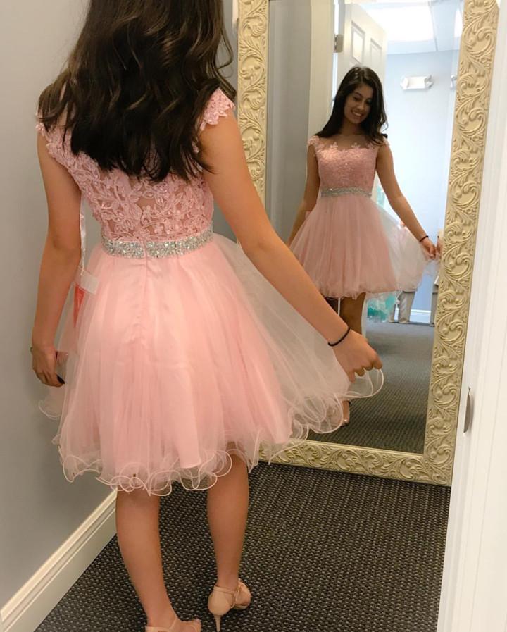 Pretty Lace Appliques Tulle Ruffles Homecoming Dresses Short
