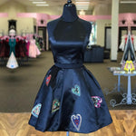 Afbeelding in Gallery-weergave laden, Chic Heart Shape Beaded Halter Homecoming Dresses Two Piece Prom Short Dresses
