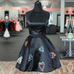 Afbeelding in Gallery-weergave laden, Chic Heart Shape Beaded Halter Homecoming Dresses Two Piece Prom Short Dresses
