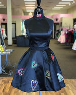 Afbeelding in Gallery-weergave laden, Chic Heart Shape Beaded Halter Homecoming Dresses Two Piece Prom Short Dresses

