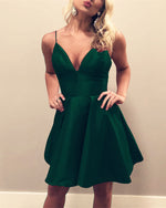 Afbeelding in Gallery-weergave laden, Emerald-Green-Homecoming-Dresses-A-line-V-neck-Satin-Prom-Short-Dress
