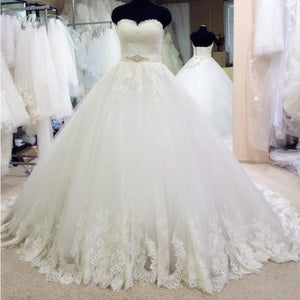 Romantic Sweetheart Crystal Beading Sashes Lace Wedding Dresses Ball Gowns 2017
