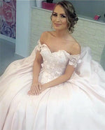 Afbeelding in Gallery-weergave laden, Beautiful Lace Off The Shoulder Ball Gown Satin Dresses
