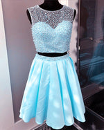 Cargar imagen en el visor de la galería, Two Piece Satin Homecoming Dresses Pearl Beaded Cocktail Dress
