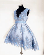 Load image into Gallery viewer, Short V-neck Handmade Flowers And Lace Embroidery Homecoming Dresses
