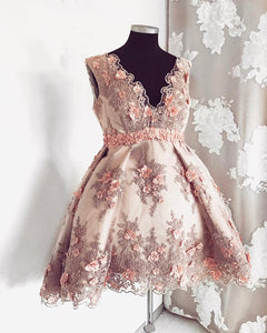 Short V-neck Handmade Flowers And Lace Embroidery Homecoming Dresses