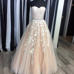 Cargar imagen en el visor de la galería, Sweetheart Crystal Beading Waistline Tulle Wedding Dresses Lace Embroidery
