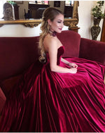Cargar imagen en el visor de la galería, velvet-ball-gowns
