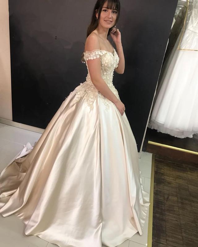 V-neck Off The Shoulder Satin Ball Gowns Quinceanera Dresses