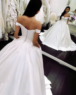 Afbeelding in Gallery-weergave laden, Classic Off Shoulder Satin Wedding Dresses Ball Gowns
