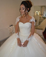 Load image into Gallery viewer, Vintage-Wedding-Dresses-Ballgowns

