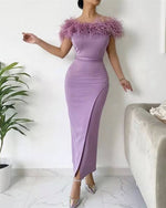 Afbeelding in Gallery-weergave laden, Mauve Satin Sheath Split Dress With Feathers
