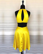 Cargar imagen en el visor de la galería, Knee Length Halter Satin Homecoming Dresses Open Back
