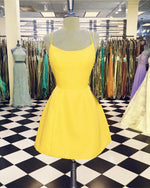 Cargar imagen en el visor de la galería, Yellow-Homecoming-Dresses-Short-Open-Back-Prom-Dress
