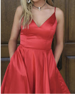 Cargar imagen en el visor de la galería, Short-Red-Homecoming-Dresses-V-neck-Prom-Gowns
