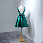 Cargar imagen en el visor de la galería, Hunter Green Satin Homecoming Dresses Short Bow Back Prom Gowns
