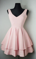 Cargar imagen en el visor de la galería, Pretty Short Satin V Neck Ruffle Homecoming Dresses
