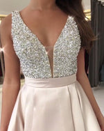 Cargar imagen en el visor de la galería, V-neck-Evening-Gowns
