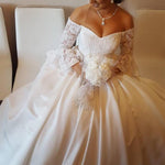 Afbeelding in Gallery-weergave laden, V Neck Off The Shoulder Satin Wedding Ball Gown Dresses Lace Puffy Sleeves
