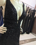 Cargar imagen en el visor de la galería, Ombre Mermaid V-neck Court Train Prom Sequins Dresses
