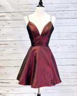 Afbeelding in Gallery-weergave laden, Short A-line V-neck Satin Homecoming Dresses
