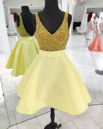 Cargar imagen en el visor de la galería, Sparkle Sequin Beaded V Neck Satin Homecoming Dresses Short Prom Gowns
