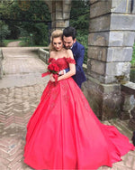 Afbeelding in Gallery-weergave laden, Off-the-shoulder Red Satin Ball Gowns Wedding Dresses Lace Beaded
