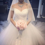 Load image into Gallery viewer, Ruched Sweetheart Off The Shoulder Tulle Ball Gown Wedding Dresses
