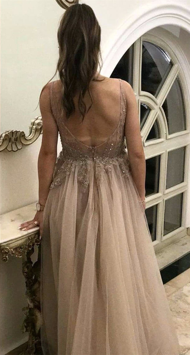 Stylish Lace Appliques V-neck Tulle Evening Dresses 2019
