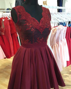 Elegant Lace V-neck Cap Sleeves Homecoming Dresses Short Cocktail Dress