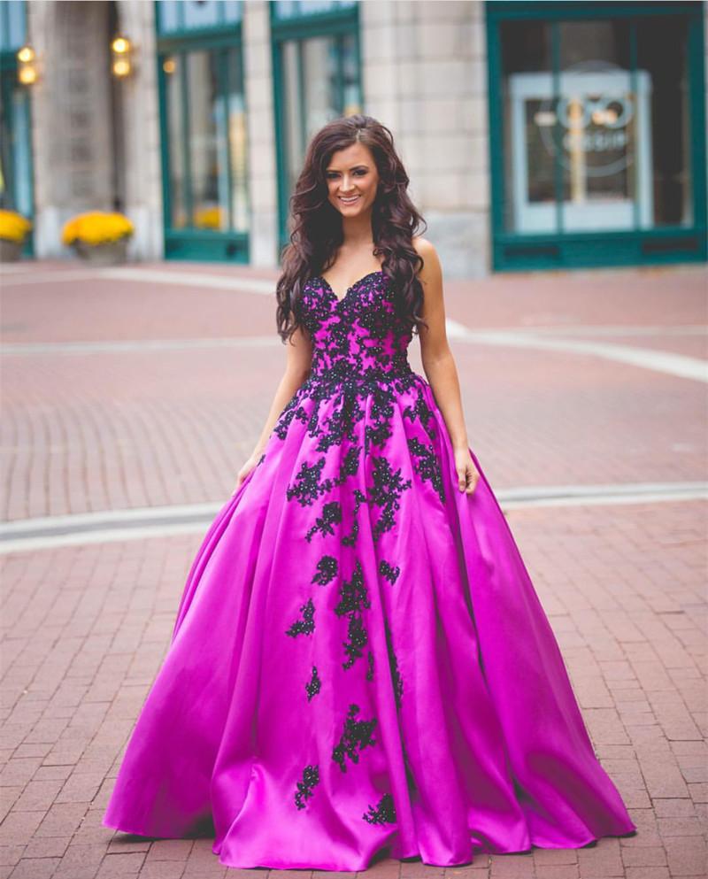 Purle Satin Ball Gowns Quinceanera Dresses Black Lace Embroidery
